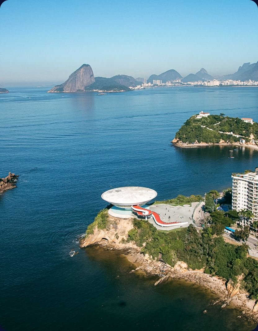 Voo panorâmico sobre Niterói